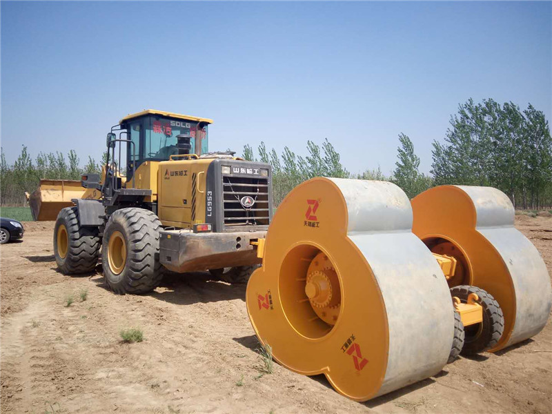 沖擊壓路機
